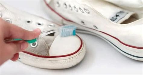kirlenen beyaz ayakkabı nasıl temizlenir